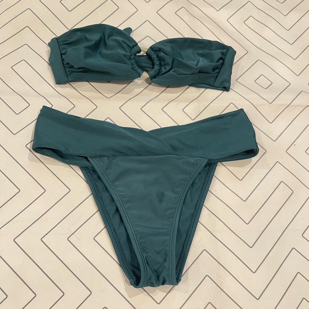 Vix Paula Hermanny Green Bikini